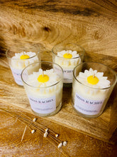 Load image into Gallery viewer, Daisy Easter Candle