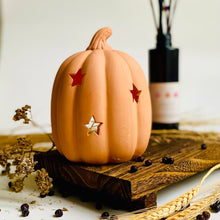 Load image into Gallery viewer, Pumpkin Tea Light &amp; four tea lights