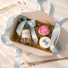 Load image into Gallery viewer, Flower Bud Reed Diffuser &amp; Wax Melt Gift Box
