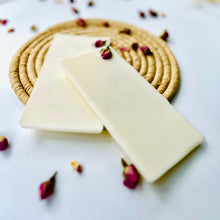 Load image into Gallery viewer, Pomegranate Noir Luxury Wax Melt