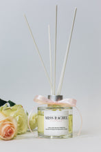 Load image into Gallery viewer, English Pear &amp; Freesia Luxury Reed Diffuser