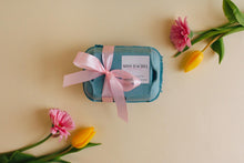 Load image into Gallery viewer, Easter Egg Wax Melts Box
