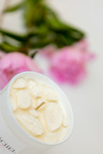Load image into Gallery viewer, Life is Belle Botanical Candle